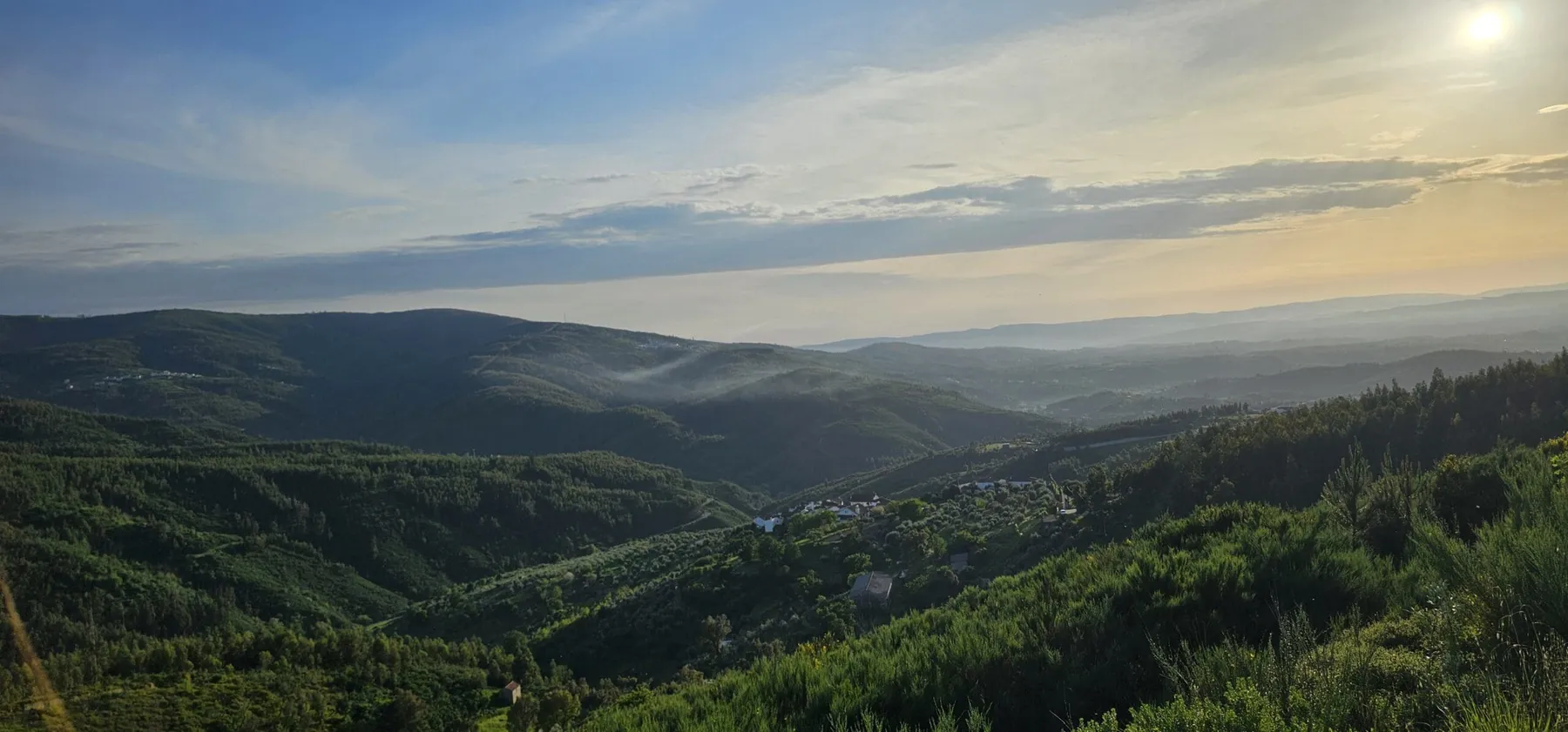 A Serra do Açor ao entardecer, vista sobre os vales
